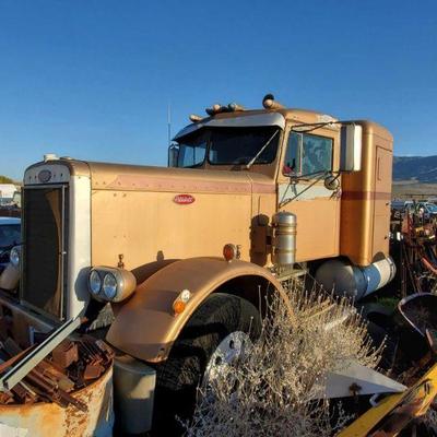 1216	
Peterbuilt Semi
Peterbuilt Semi, Serial Number: 17536
No Record.