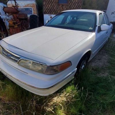 2051	
Ford Crown Victoria
Ford Crown Victoria, V.U., Locked