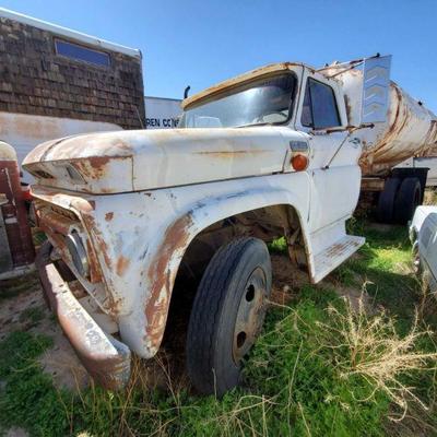 2064	
Chevrolet C50 Water Truck
Chevrolet C50 Water Truck, V.U., LOCKED