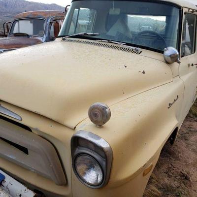 1052	
1957? International Harvester
VN 4-132-SA/ 84960 Key in ignition
