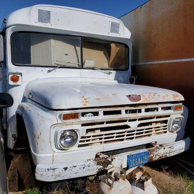 3065: 1961-66 Ford B600 Bus