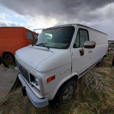 2042	
1988 Ford Econoline E350 Van
Ford Econoline E350 Van,
Year: 1988
Make: Ford
Model: Econoline
Vehicle Type: Van
Mileage:
Plate:
Body...