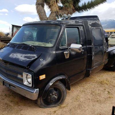 1040	
Dodge Van
VU