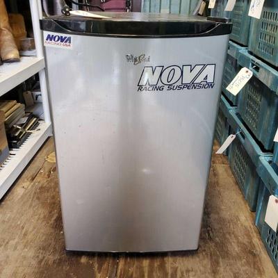 3401: Whirpool Mini Fridge 
