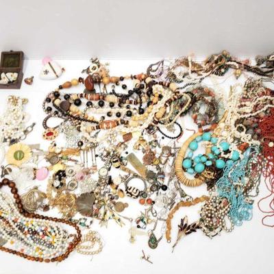 
#1130 â€¢ Misc. Costume Jewelry