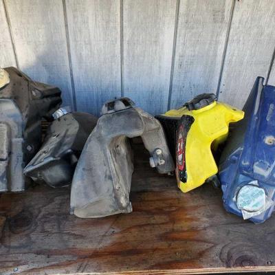 
#9016 â€¢ 5 Dirt Bike Gas Tanks