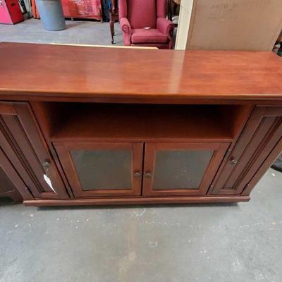 2300	
Wooden TV Stand
Wooden TV Stand Approx. 60"L x 20"W x 36"T