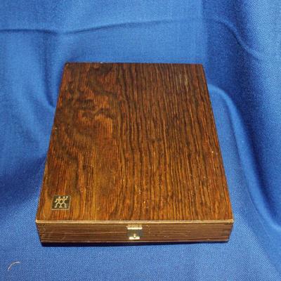Lot 211 Box