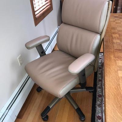 â€œReal Leatherâ€ Office Chair $85
some discoloration to side of leather