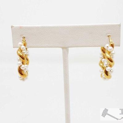 602	

14k Gold Hoop Earrings with Pearls, 5.3g
Weighs Approx 5.3g.