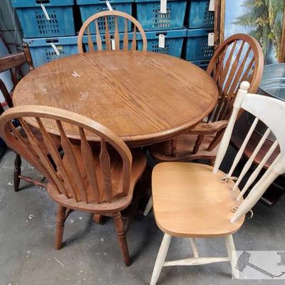2023	
Wooden Dinning Room Table With 5 Chairs
Measures Approx 41