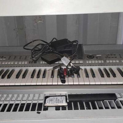 Yamaha PSR S700 Electric Keyboard