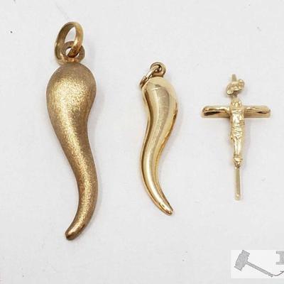 616	

3 14k Gold Pendants, 5.8g
two Italian horn pendents and cross pendent, Weighs Approx 5.8g.
 