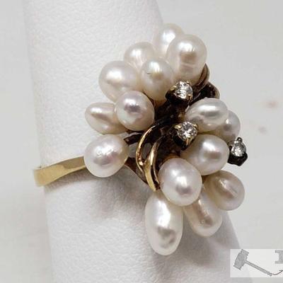 512	

14k Gold Ring with Pearls and Accent Diamonds, 3.4g
Weighs Approx 3.4g, Approx Size 7
