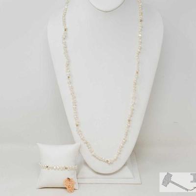 585	

Beaded Necklace With a 14k Gold Clasp Bracelet, and Pendant
Necklace Measures Approx 15