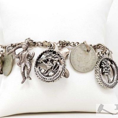 676	

Sterling Silver Charm Bracelet, 34.8g
Weighs Approx 34.8g
