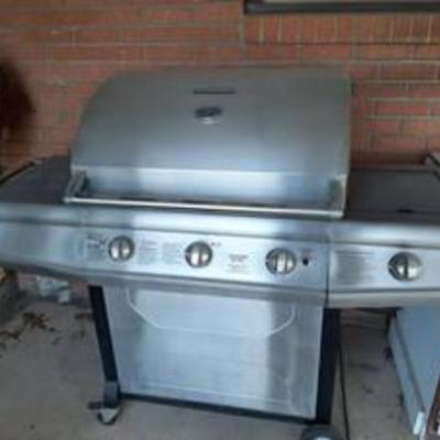 Brinkman gas grill with bottle