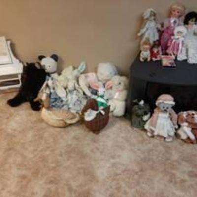 All dolls and stuffed animals includes white doll vanity and black stand
