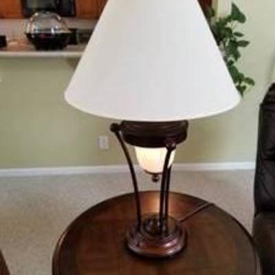 Electric Table Lamp w Shade