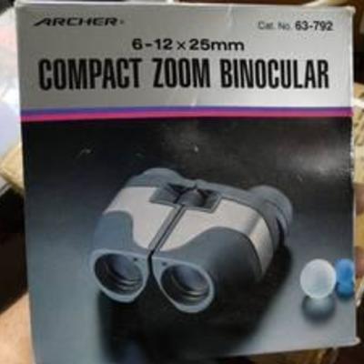 Compact zoom Binocular