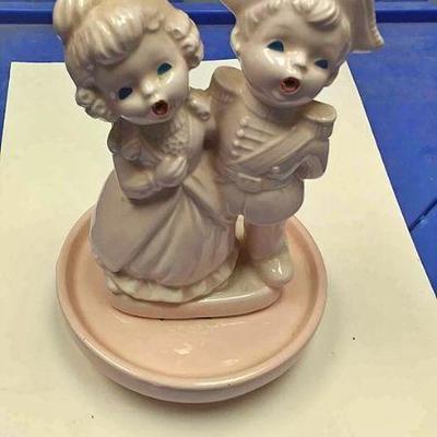 https://www.ebay.com/itm/114182852659	RXB3001 VINTAGE CERAMIC PINK BOY & GIRL FIGURINE MADE IN JAPAN IN 1967 BY HOME DECORATIVE...