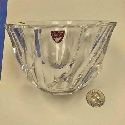 https://www.ebay.com/itm/114182859857	RXB3003 ORREFORS CUT CRYSTAL GLASS BOWL  RX BOX 3 ITEM0003	 $20 
