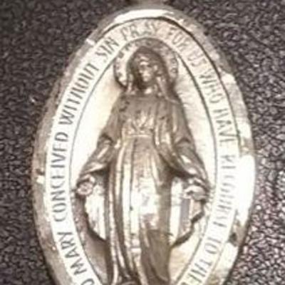 https://www.ebay.com/itm/114189645968	RX4152008 STERLING SILVER 925 CATHOLIC MARY MEDAL  WEIGHT 8.5 GRAMS RX BOX 1 RX415208	 $19 
