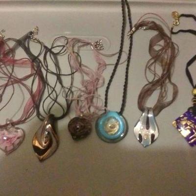  $15 	https://www.ebay.com/itm/124150464819	CJ0004 COSTUME JEWELRY GLASS NECKLACE LOT  RX BOX 4 CJ0004	 $15 
