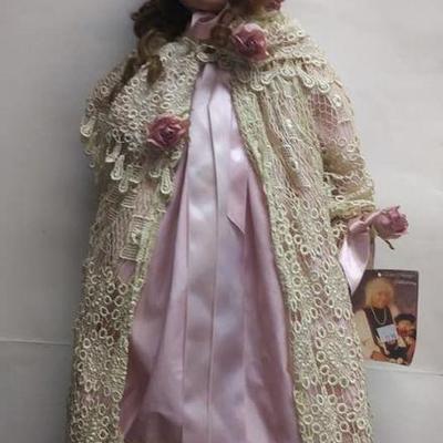 https://www.ebay.com/itm/124141905642	CC0005 Limited edition of fine porcelain doll Elsie Massey collection "LAUREN" Serial...