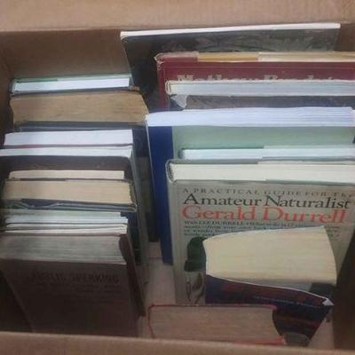 https://www.ebay.com/itm/124172554290	GB4162009 GRAB BOX OF BOOKS #1  CONTAINS BOOKLETS & HARD BACK BOOKS BOX 75B 	 $5 
