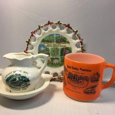 https://www.ebay.com/itm/124162075710	BR005: Vintage Great Smoky Mountains Creamer Dish, Mug, and Plate, 4 pieces 	 $20 
