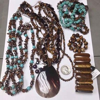 https://www.ebay.com/itm/114209775888	AB0336 COSTUME JEWELRY LOT OF 7 PCS TIGER EYE & STONE  BOX 74 AB0336	$20 
