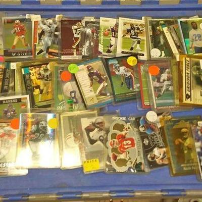 https://www.ebay.com/itm/124139670647	Rxb020 NFL FOOTBALL ROOKIE CARD & INSERT COLLECTION BOX 0	 $175 
