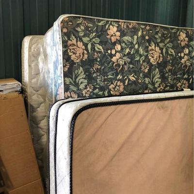 RM1111 King Size Mattress and Boxspring	RM1111 King Size Mattress and Boxspring 0 a Set	 $ 75  a Set 
