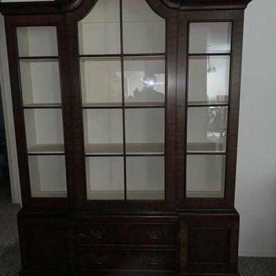 https://www.ebay.com/itm/123947781040	SM031: KITTINGER CHINA CABINET/BREAKFRONT 90 T X17 D X63 W IN Local Pickup 00	 $2,500 
