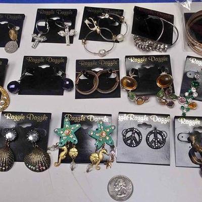 https://www.ebay.com/itm/124142913083	BOX074AD COSTUME JEWELRY LOT OF FIFTEEN PIERCED EARRINGS  LOT #6	 $10 
