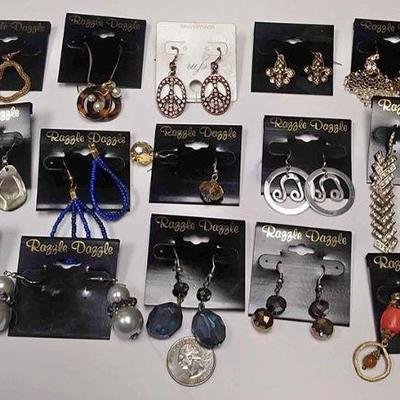 https://www.ebay.com/itm/124142906695	BOX074AB COSTUME JEWELRY LOT OF FIFTEEN PIERCED EARRINGS  LOT #3	 $10 
