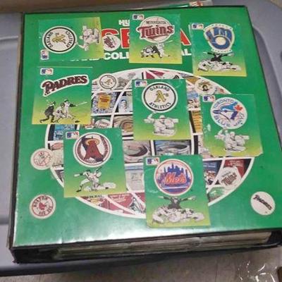 https://www.ebay.com/itm/124141872302	BOX052 KIDS COLLECTION BINDER OF BASEBALL CARDS. 	 $15 
