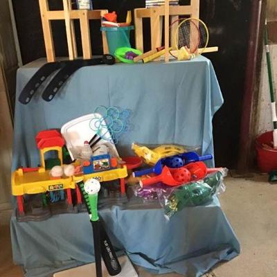 Kids Table/Chairs & Toys
