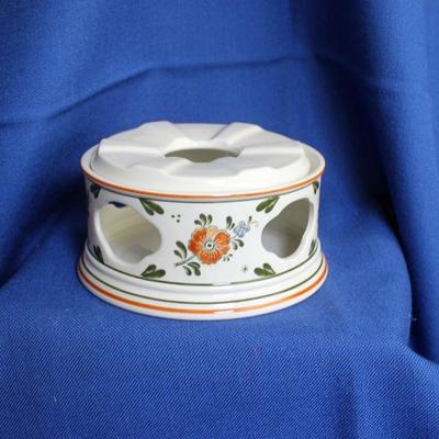 Lot 342: Villeroy and Boch Alt AMsterdam Warming Stand-fits Coffee Pot and Tea Pot  $38