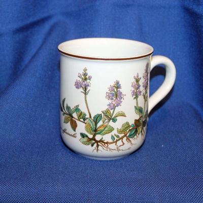 Lot 330: Villeroy and Boch Botanica Mug  $30