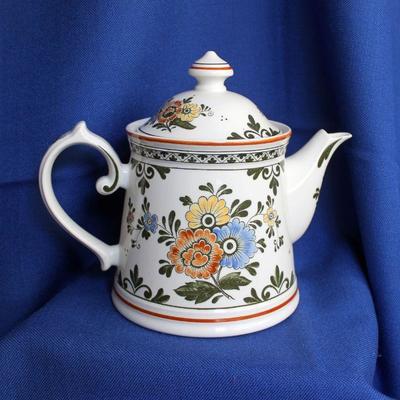Lot341: Villeroy and Boch Alt Amsterdam Tea Pot   $112