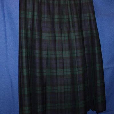 Lot 363: O'Neil of Dublin Lined Pleated Skirt sz 14, Waist 34, Length 35, elastic insets at waist  $20
