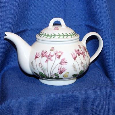 Lot 327: Portmerion Botanic Garden Teapot  $52