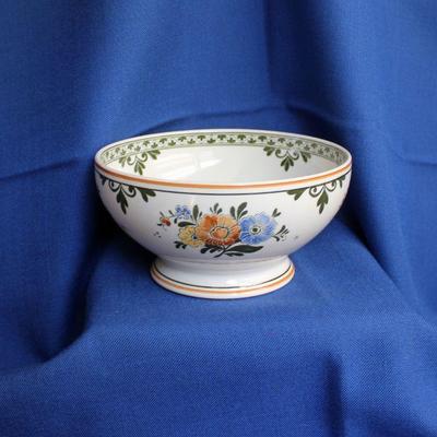 Lot 339: Villeroy and Boch Alt Amsterdam 7 1/4" Vegetable Bowl  $60