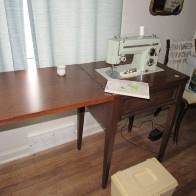 Sears Kenmore sewing machine , works ! 