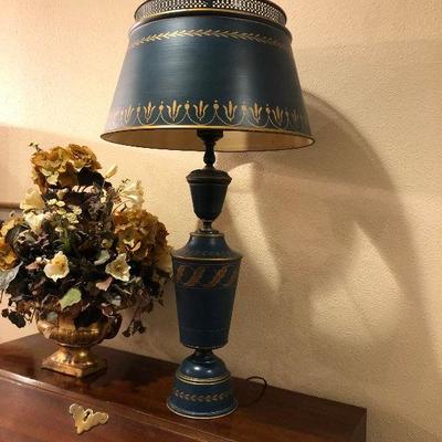 https://www.ebay.com/itm/124190373263	BU1115: Blue Country Style Tin Lamp Local Pickup	 $45 
