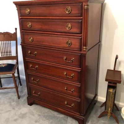 https://www.ebay.com/itm/114226794932	BU1053: Continental Tall Chest of Drawers / Dresser Local Pickup 3rd Party Shipping	 $150 
