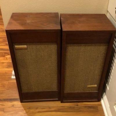 https://www.ebay.com/itm/114226217409	BU1049: HH Scott Vintage Speakers Wood Cabinets 3rd Party Shipping Untested	 Auction 
