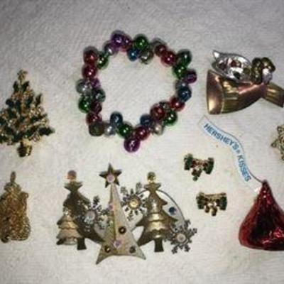 J# 53 Christmas Lot of 8 pcs. $25 